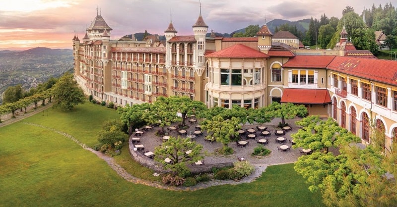 Trường 77King 78 trò chơi hấp dẫn SHMS - Swiss Hotel Management School Thụy Sĩ